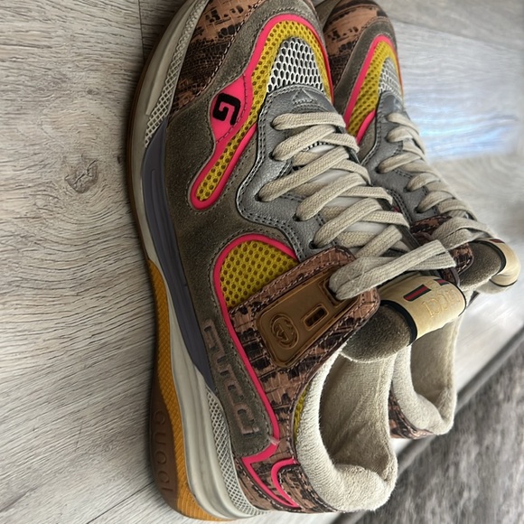 Gucci Size 35 runs big - Picture 2 of 6